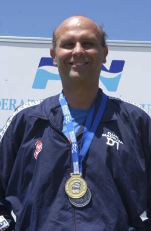 Recordista mundial nos 400m medley, categoria 45+ em 2004. Riccione, Italia.