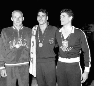 Os três medalhistas dos 100m em Roma: Larsen, Devitt e Manoel dos Santos