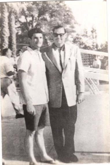 Manoel dos Santos e Johnny Weissmuller fonte: arquivo pessoal de Manoel dos Santos
